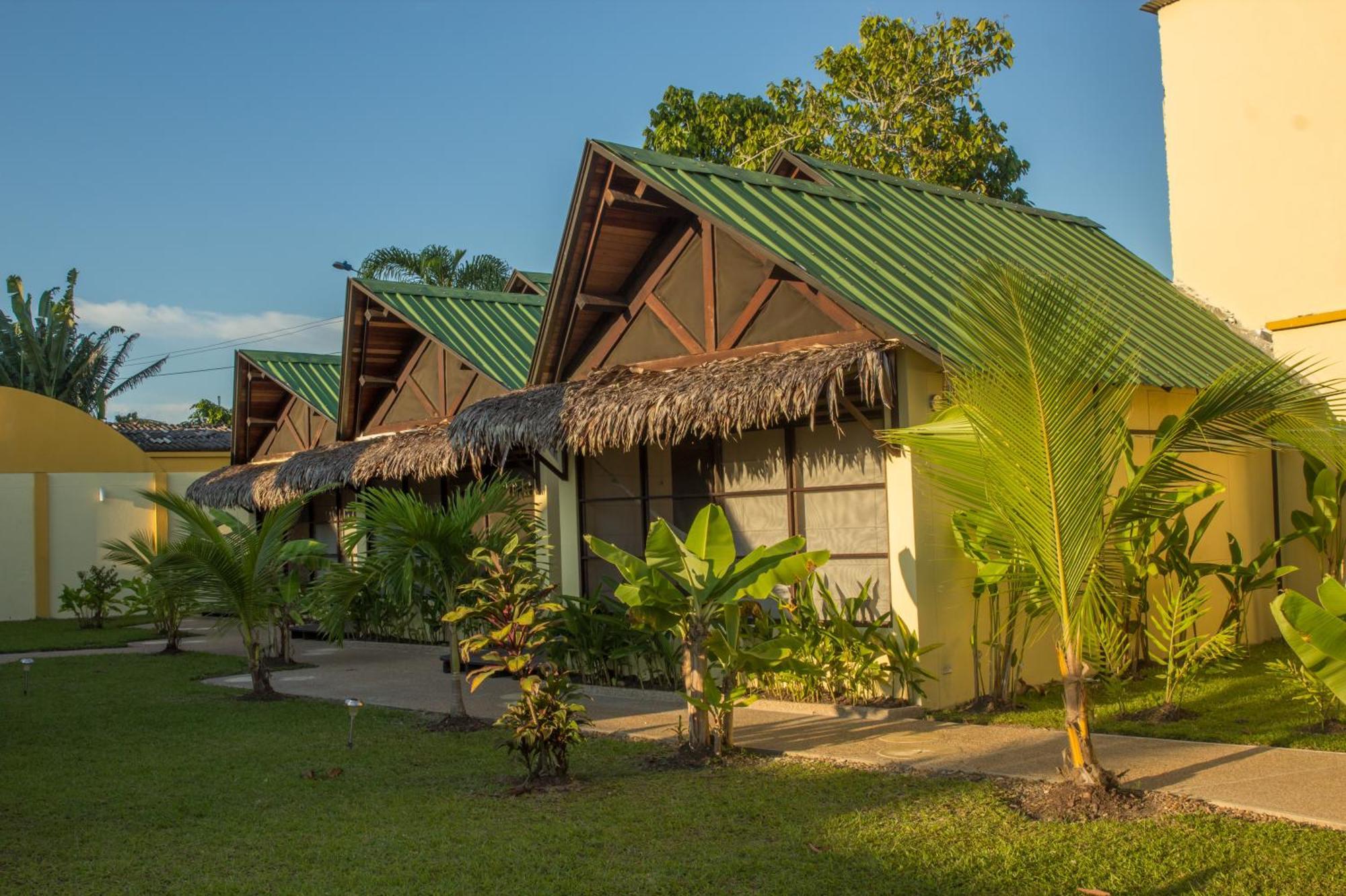 Hotel Amazon Bed And Breakfast Летисия Экстерьер фото